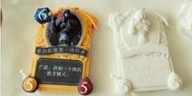 玩家自制《炉石传说》3D打印卡牌 高冷女王显真爱