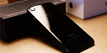 亮黑色iPhone7使用一周后：活生生的指纹收集器