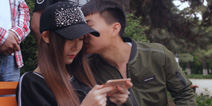 女主播与粉丝SOLO王者荣耀 竟被强吻?