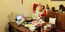 “玩”出4亿播放量 天才少年主播奇怪君入驻触手
