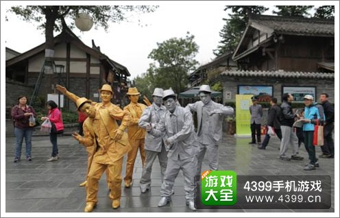 成都站现场雕像图