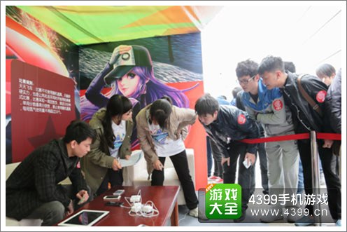 玩家火爆排队报名咨询图