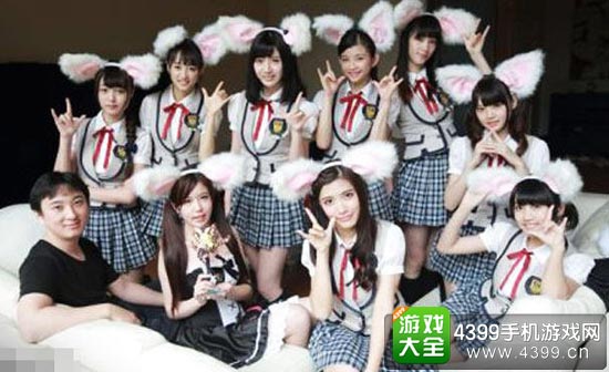 SNH48也受邀来到星耀360盛典现场(左下角的老公恕不奉送)