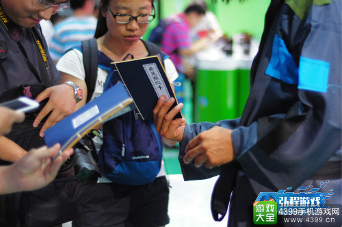 城会玩!乞丐兜售武林秘笈