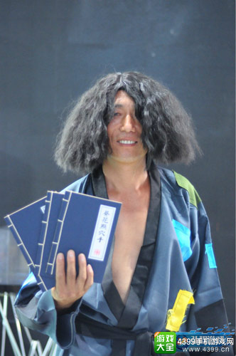 城会玩!N5馆惊现乞丐兜售武林秘笈