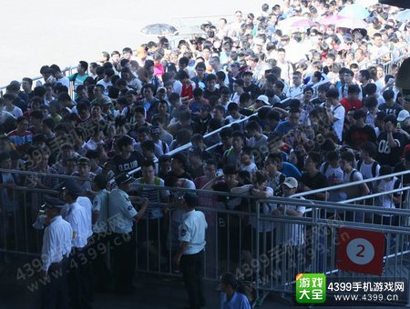 2015ChinaJoy首日参展人数破6.8万 我们是看游戏的