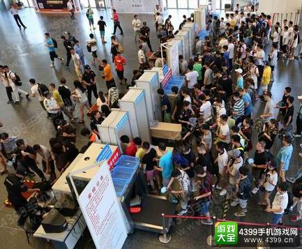 2015ChinaJoy首日参展人数破6.8万 我们是看游戏的