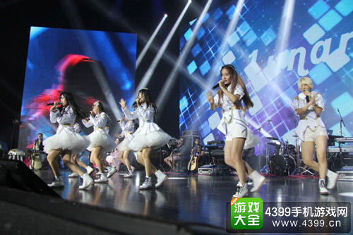 小旭巡演现场少女天团