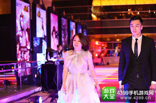 360公司高级副总裁陈杰红毯