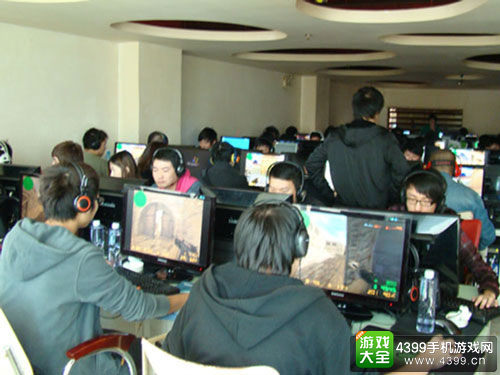 网吧的兴起真正意义上实现了国内游戏产业的地面普及