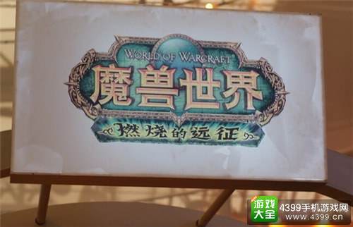 虽然展台朴素,但仍然聚集了大量的玩家等待试玩