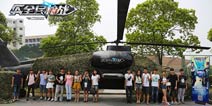 战斗直升机空降校园 《全民枪战2(枪友嘉年华)》校园联赛启动