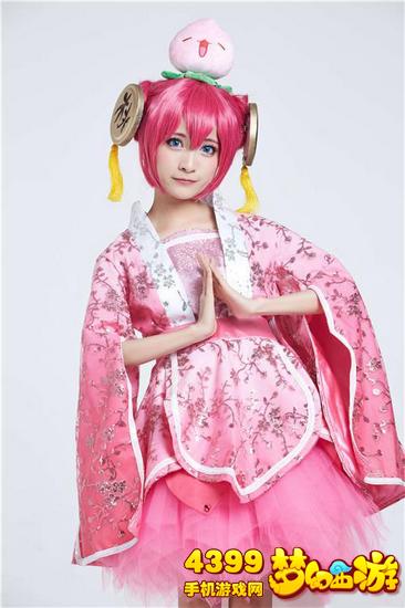 梦幻西游手游嘉年华CosPlay蟠桃童子