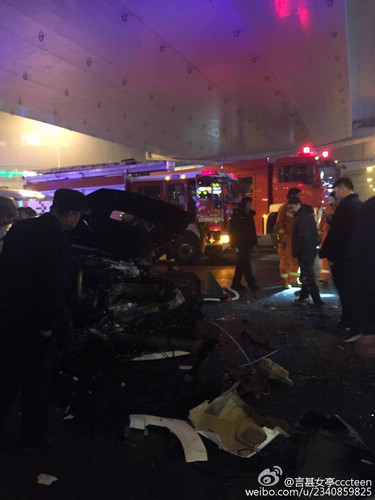 炉石传说主播熊大深夜酒后飙车致车祸图 现场情况惨烈