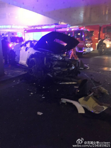 炉石传说主播熊大深夜酒后飙车致车祸图 现场情况惨烈