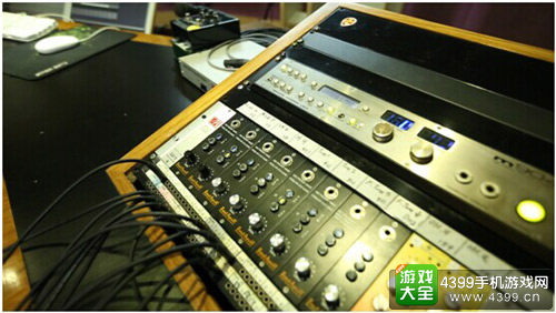 主办方特地动用了国内顶级录音棚以及专业级的音乐制作设备
