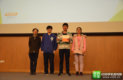 中大获奖同学现场领奖