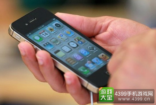 家长玩手机给小孩布置额外作业