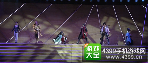 《刀剑乱舞》音乐剧--左起:崛川国广、蜂须贺虎彻、和泉守兼定、加州清光、长曾弥虎彻、大和守安定