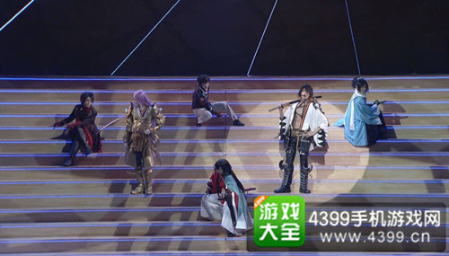 《刀剑乱舞》音乐剧--左起:加州清光、蜂须贺虎彻、崛川国广、和泉守兼定、长曾弥虎彻、大和守安定