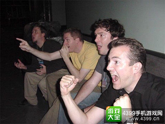右一的小哥就是Peer Schneider