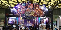 《萌王EX》伪娘团COS少女皇帝 性转风席卷上海萤火虫