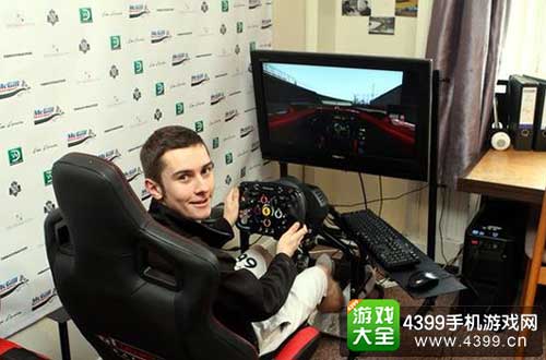 英国20岁大学生痴迷赛车游戏2