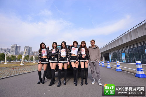 POG女团与经纪人一同亮相