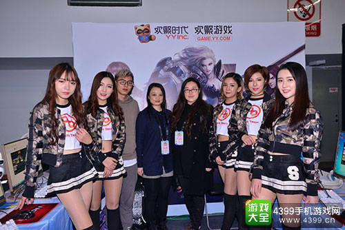 POG女团与工作人员合照