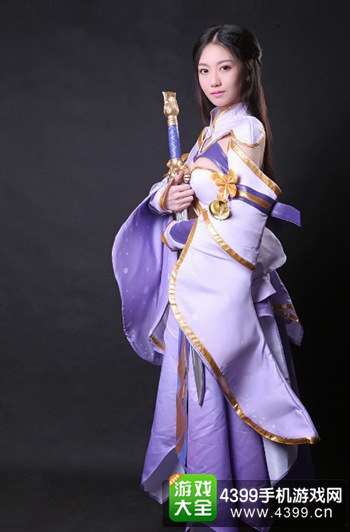 【第二位:露娜(COSER:小虎牙)】