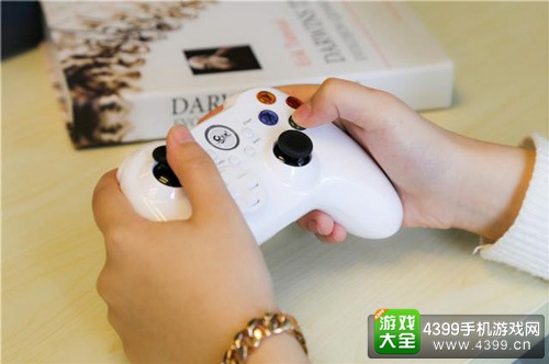 推拉摆动的阻尼感
