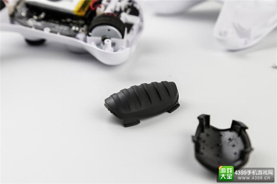 [致匠心]北通阿修罗2游戏手柄拆机评测