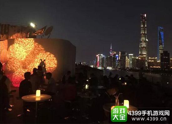 展会外人群云集