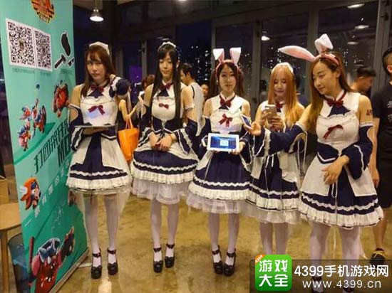 展会上可爱的女仆小姐姐