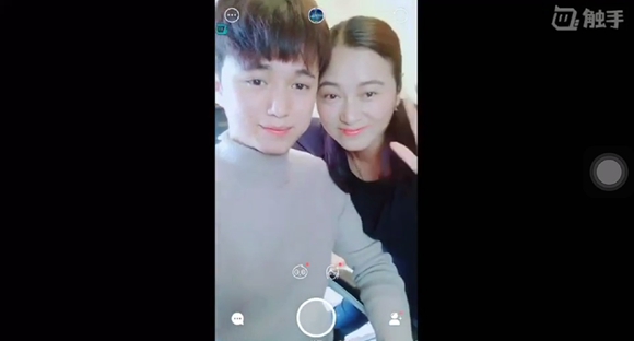 王者荣耀主播一哥剑仙带母亲露脸