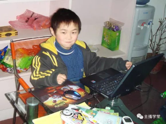 这个主播打游戏打到国服第一