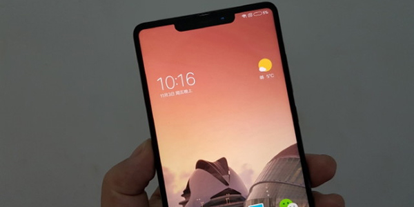小米全面屏新机偷跑 神似iPhoneX也有刘海