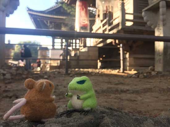 日本玩家自制《旅行青蛙》玩偶 还带他们出去旅行!