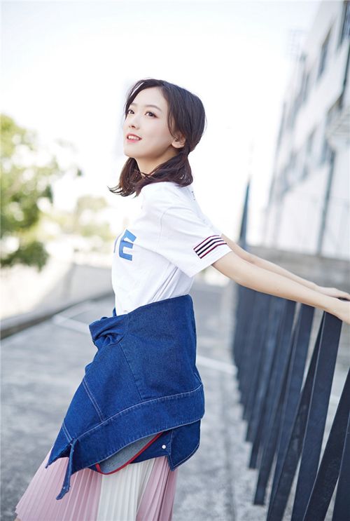 解说灵儿休假归来微博晒美照
