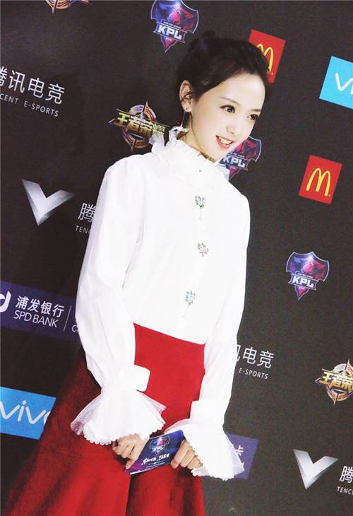 解说灵儿休假归来微博晒美照
