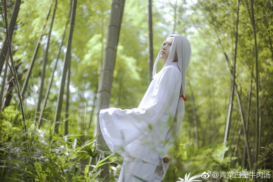 一人之下手游cos-仙风道骨张灵玉