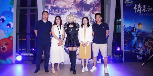 中文在线携《天空之门》亮相ChinaJoy 引爆魔都之夜
