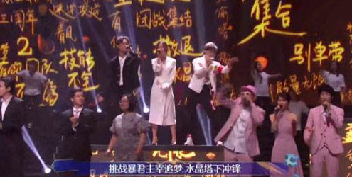 打破次元壁!触手剑仙与毛不易同框,打王者和玩音乐两不误?