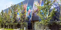 “探展明星体验官”董岩磊空降“探秘王者世界”，感受最真实的峡谷战场