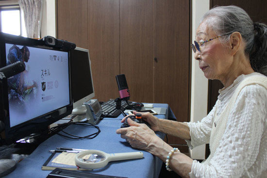 老人玩游戏