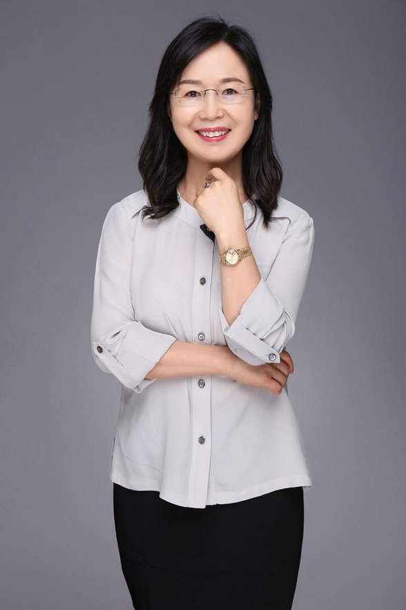 《好妈妈胜过好老师》作者,知名家庭教育专家尹建莉
